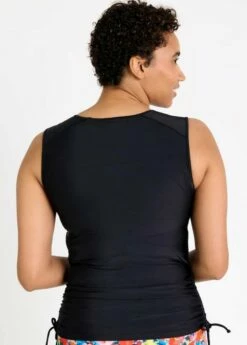 Closed Back Maya Swim Top With Skirted Swim Capris -Calypsa Sales cbmst back 2 modli cropped 19 1 600 813