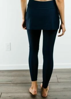 Half-Zip Adele Swim Top With Skirted Long Swim Leggings -Calypsa Sales final 0164 black 100000045290 modli cropped 0 2 3271 4550