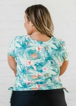 Plus Size Sadie Swim Top With Capri Swim Leggings 24 Plus Size Sadie Swim Top With Capri Swim Leggings -Calypsa Sales final 3 6216 100000042826 modli cropped 1002 1335 2177 2968