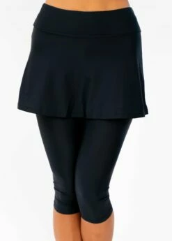 Loose Fit Maya Swim Top With Skirted Swim Capris -Calypsa Sales modli white background tess feb 2022 64 of 128 1 modli cropped 651 797 5133 7058 2