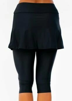 Margaux Swim Top With Skirted Swim Capris 29 Margaux Swim Top With Skirted Swim Capris -Calypsa Sales modli white background tess feb 2022 65 of 128 modli cropped 424 746 4735 6767 2