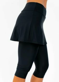 Margaux Swim Top With Skirted Swim Capris 28 Margaux Swim Top With Skirted Swim Capris -Calypsa Sales modli white background tess feb 2022 66 of 128 modli cropped 586 408 4792 6283 2